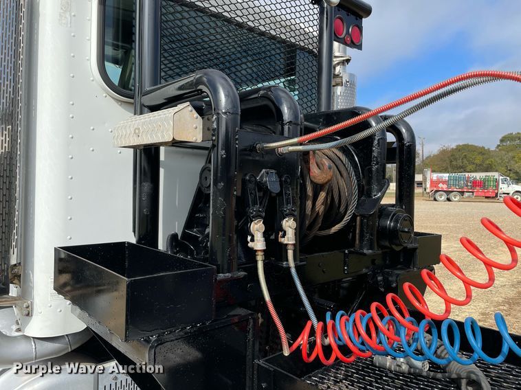 image for item LV9194 2007 Peterbilt 378  winch truck