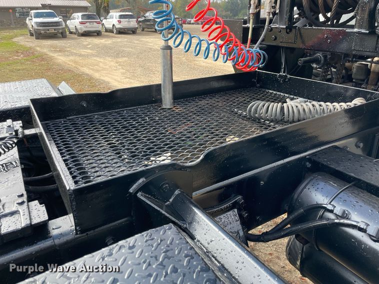 image for item LV9194 2007 Peterbilt 378  winch truck