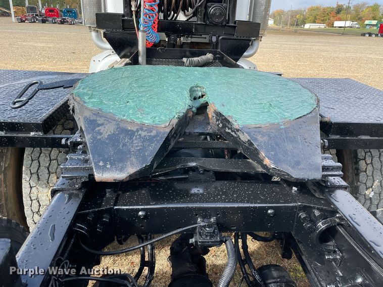 image for item LV9194 2007 Peterbilt 378  winch truck