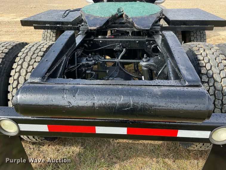 image for item LV9194 2007 Peterbilt 378  winch truck