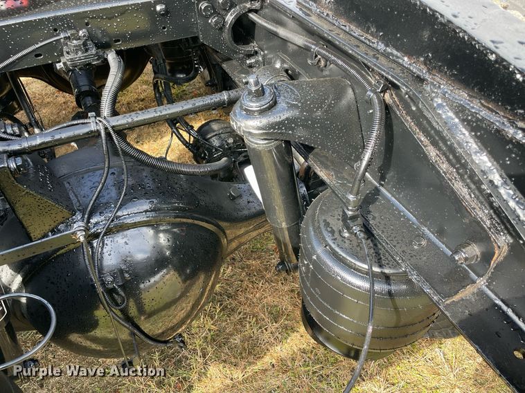 image for item LV9194 2007 Peterbilt 378  winch truck