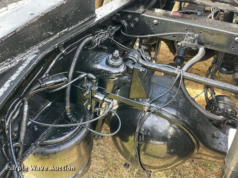 image for item LV9194 2007 Peterbilt 378  winch truck