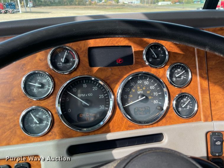 image for item LV9194 2007 Peterbilt 378  winch truck