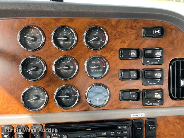 image for item LV9194 2007 Peterbilt 378  winch truck