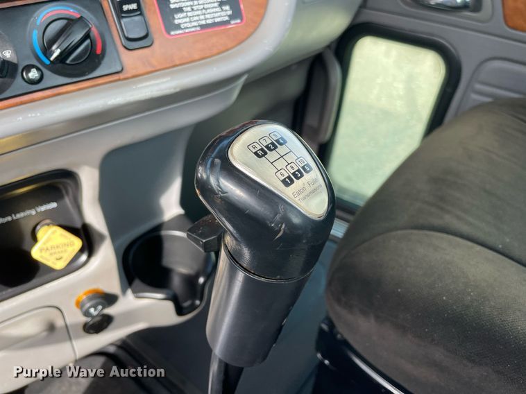 image for item LV9194 2007 Peterbilt 378  winch truck