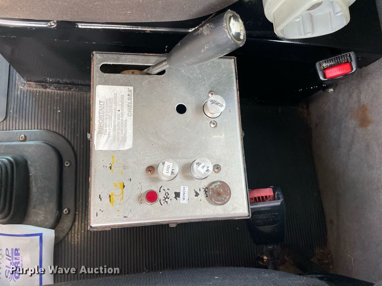 image for item LV9194 2007 Peterbilt 378  winch truck