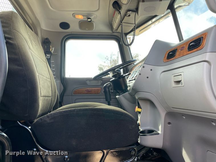 image for item LV9194 2007 Peterbilt 378  winch truck