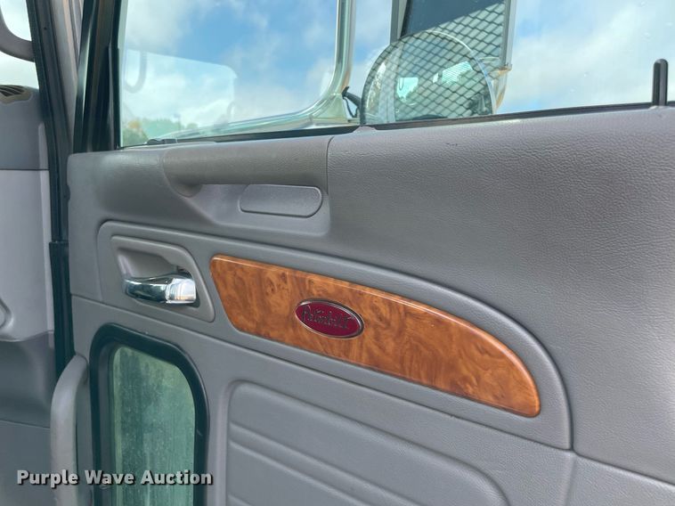 image for item LV9194 2007 Peterbilt 378  winch truck