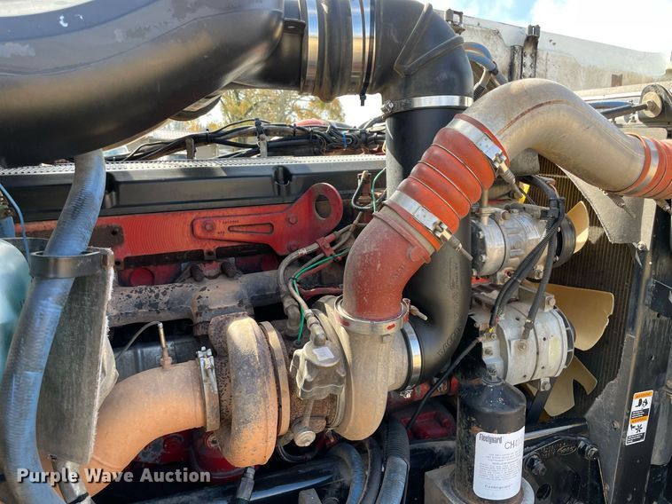 image for item LV9194 2007 Peterbilt 378  winch truck