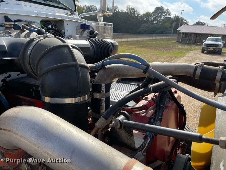 image for item LV9194 2007 Peterbilt 378  winch truck