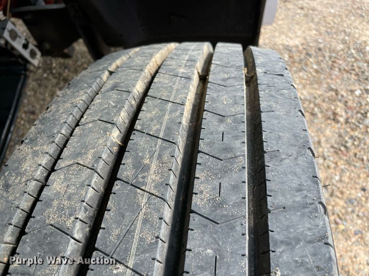 image for item LV9194 2007 Peterbilt 378  winch truck