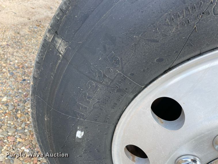 image for item LV9194 2007 Peterbilt 378  winch truck