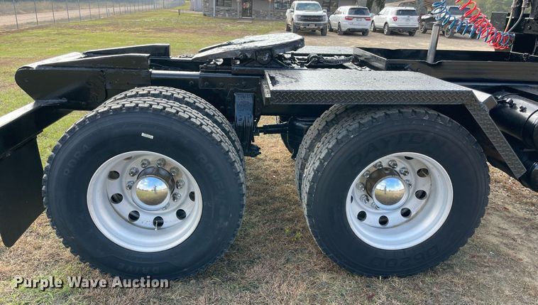 image for item LV9194 2007 Peterbilt 378  winch truck