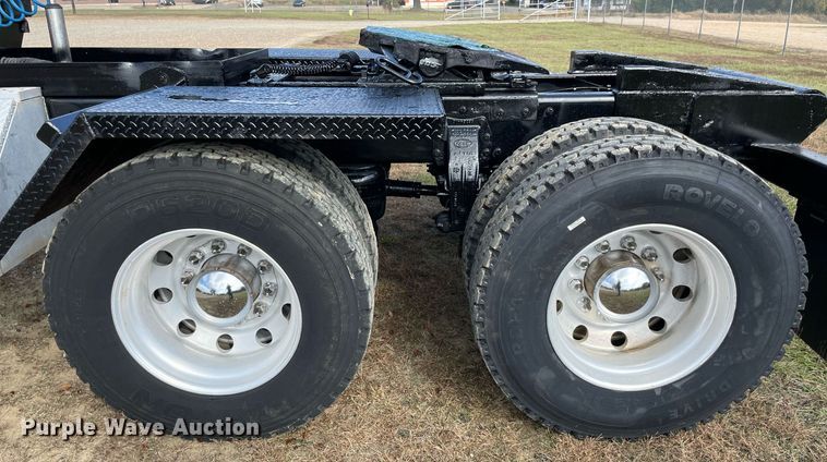 image for item LV9194 2007 Peterbilt 378  winch truck