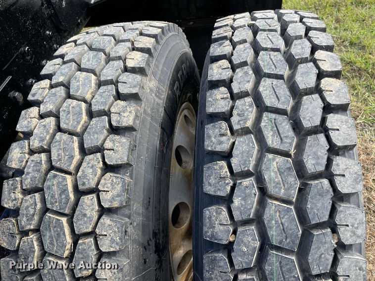 image for item LV9194 2007 Peterbilt 378  winch truck