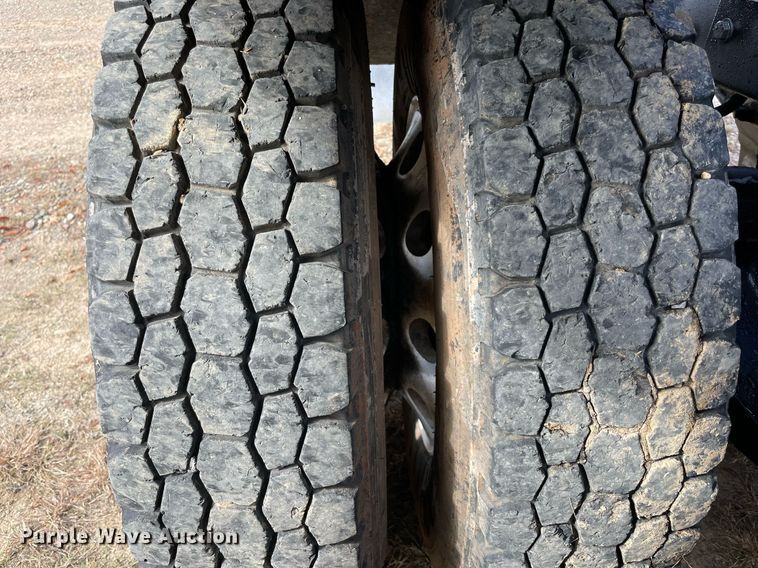 image for item LV9194 2007 Peterbilt 378  winch truck