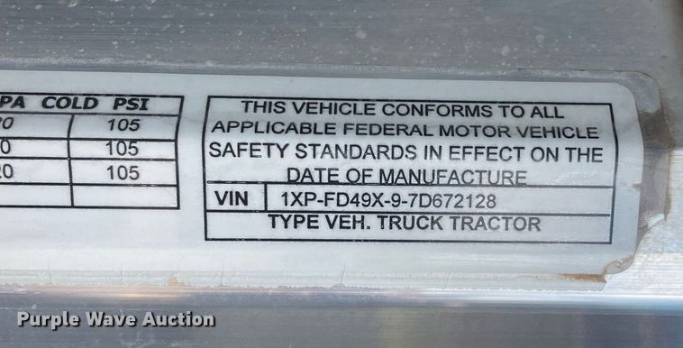 image for item LV9194 2007 Peterbilt 378  winch truck