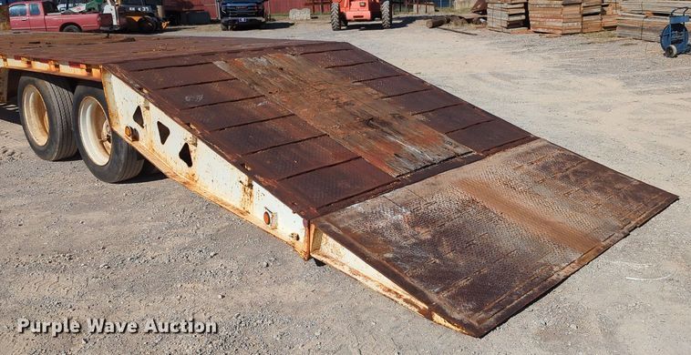 image for item LY9352 2001 Trail King  drop deck equipment trailer