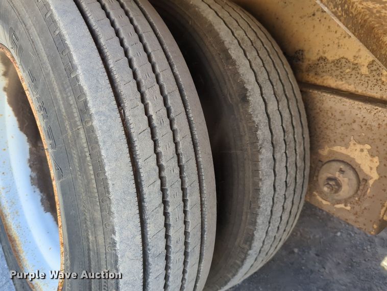 image for item LY9352 2001 Trail King  drop deck equipment trailer