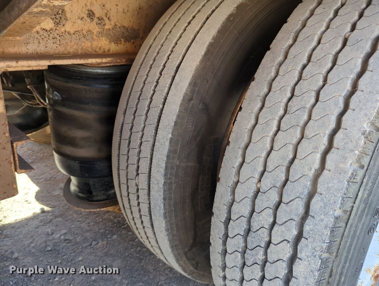 image for item LY9352 2001 Trail King  drop deck equipment trailer