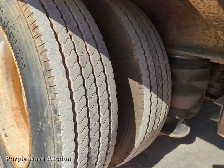 image for item LY9352 2001 Trail King  drop deck equipment trailer