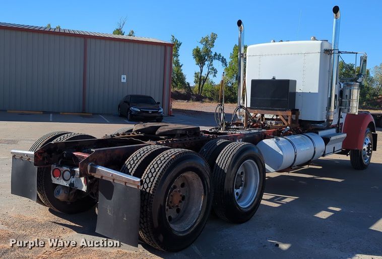 image for item LY9475 2004 Kenworth W900  semi truck