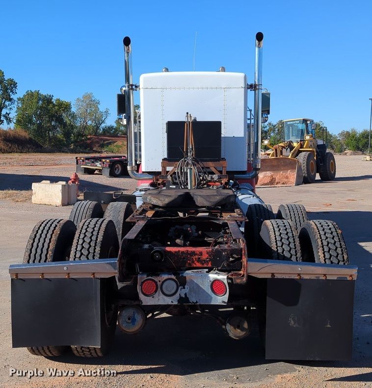 image for item LY9475 2004 Kenworth W900  semi truck