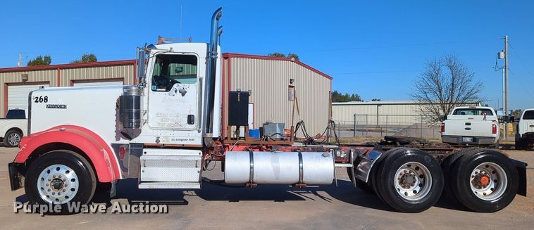 image for item LY9475 2004 Kenworth W900  semi truck