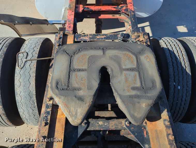 image for item LY9475 2004 Kenworth W900  semi truck