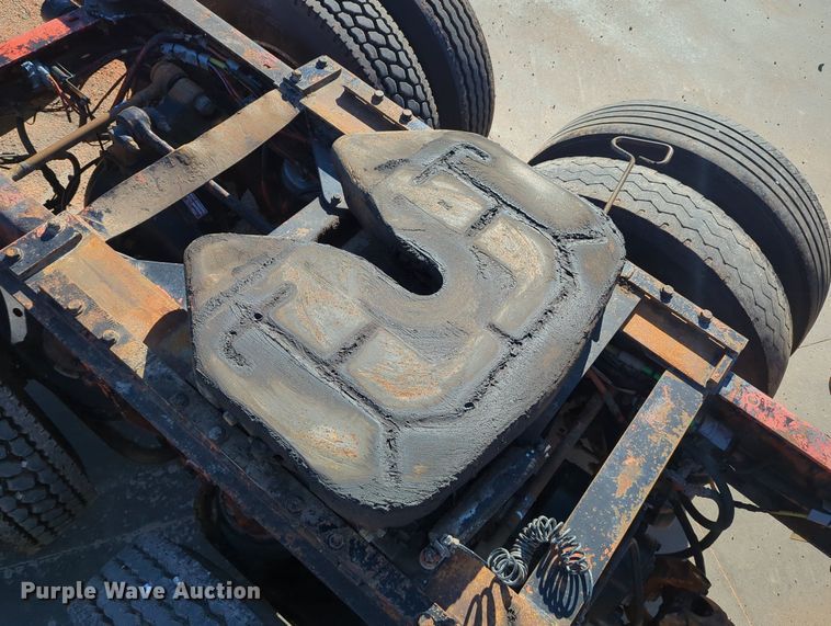 image for item LY9475 2004 Kenworth W900  semi truck