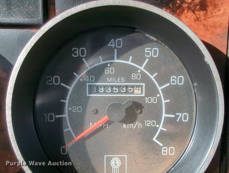 image for item LY9475 2004 Kenworth W900  semi truck