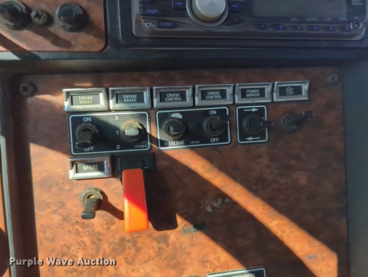 image for item LY9475 2004 Kenworth W900  semi truck