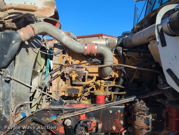 image for item LY9475 2004 Kenworth W900  semi truck