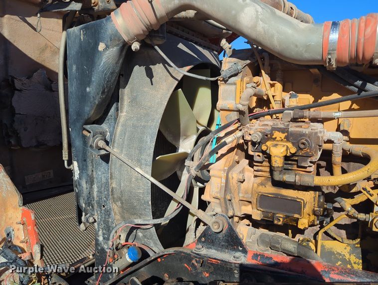 image for item LY9475 2004 Kenworth W900  semi truck