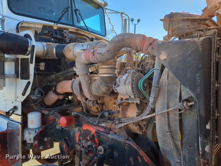 image for item LY9475 2004 Kenworth W900  semi truck