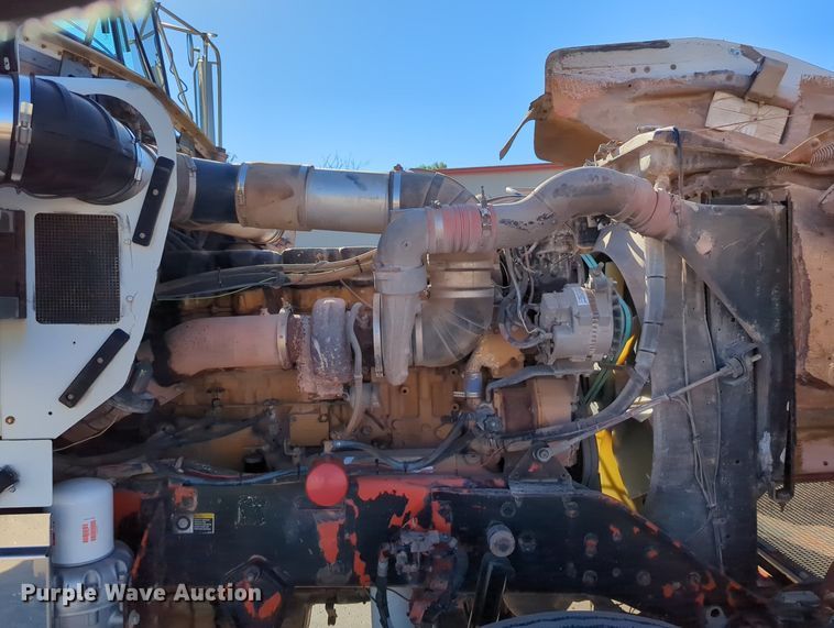 image for item LY9475 2004 Kenworth W900  semi truck