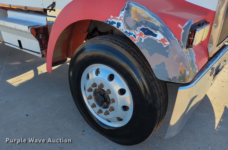 image for item LY9475 2004 Kenworth W900  semi truck