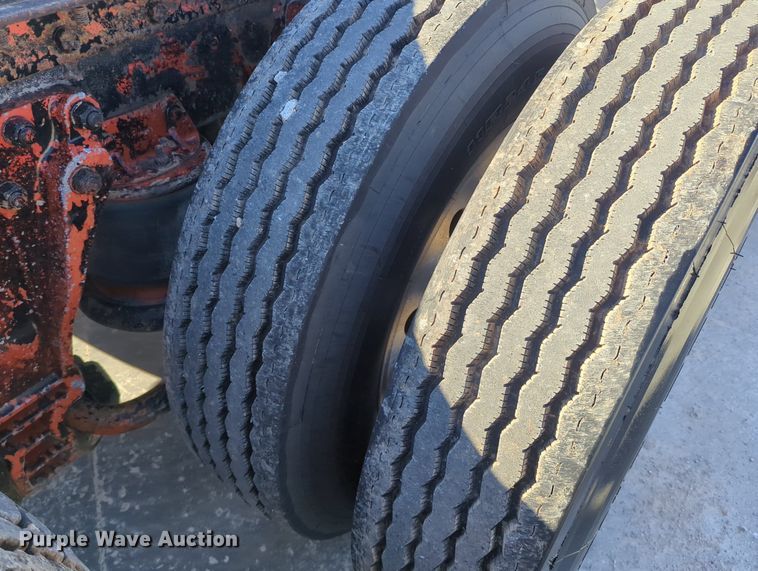 image for item LY9475 2004 Kenworth W900  semi truck