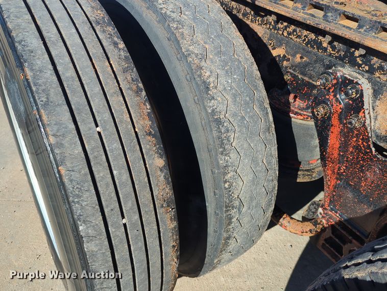 image for item LY9475 2004 Kenworth W900  semi truck