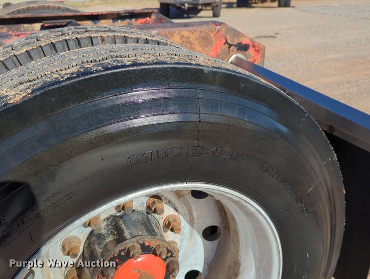 image for item LY9475 2004 Kenworth W900  semi truck