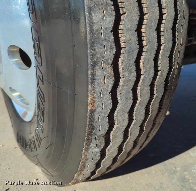 image for item LY9475 2004 Kenworth W900  semi truck