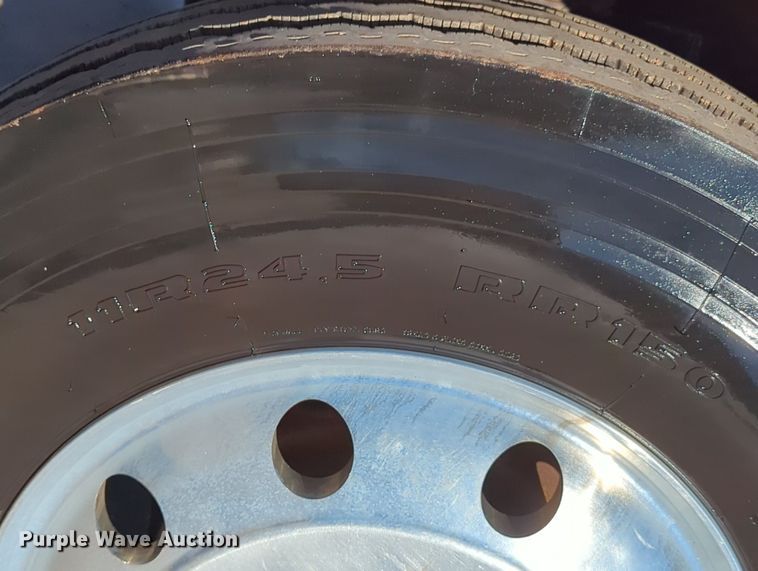 image for item LY9475 2004 Kenworth W900  semi truck