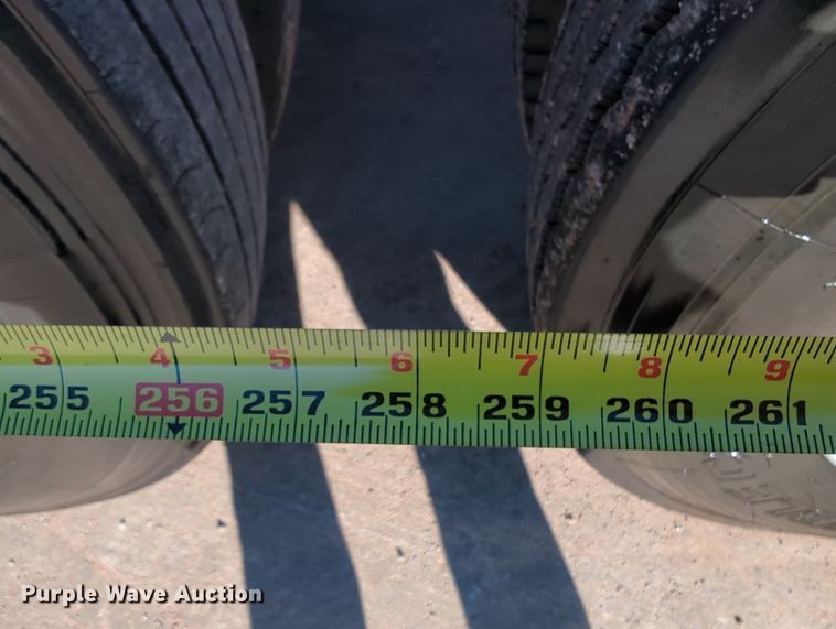 image for item LY9475 2004 Kenworth W900  semi truck