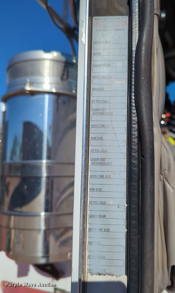 image for item LY9475 2004 Kenworth W900  semi truck