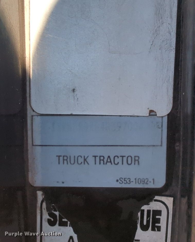 image for item LY9475 2004 Kenworth W900  semi truck