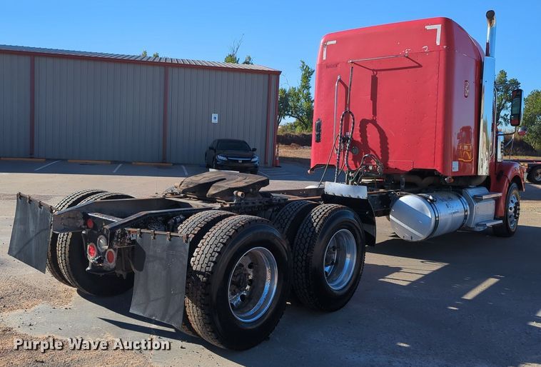 image for item LY9476 2016 Freightliner Coronado 122SD  semi truck