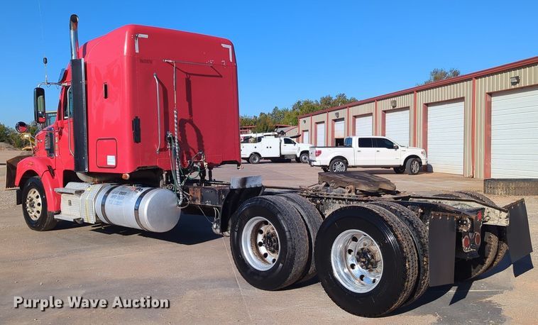 image for item LY9476 2016 Freightliner Coronado 122SD  semi truck