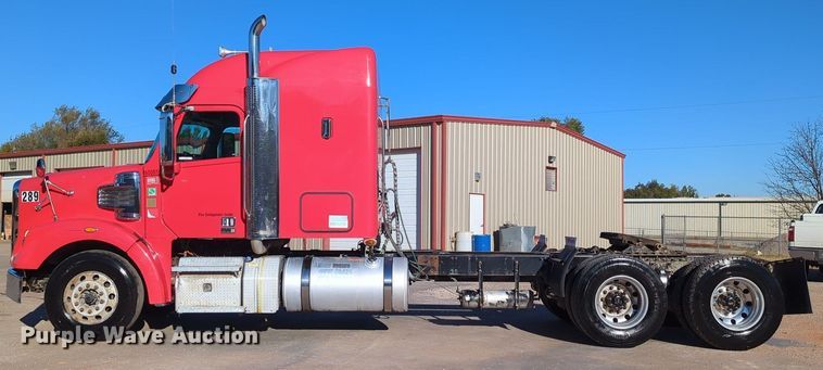 image for item LY9476 2016 Freightliner Coronado 122SD  semi truck