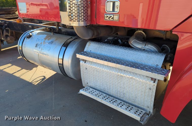 image for item LY9476 2016 Freightliner Coronado 122SD  semi truck