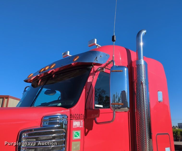 image for item LY9476 2016 Freightliner Coronado 122SD  semi truck